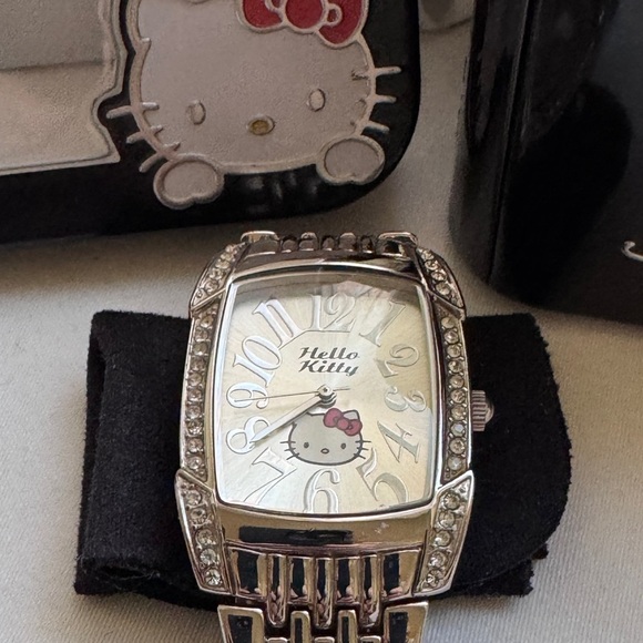 🕒 Vintage Rare 2009 Sanrio Hello Kitty Stainless Steel Watch and Clear Crystals - Picture 9 of 16